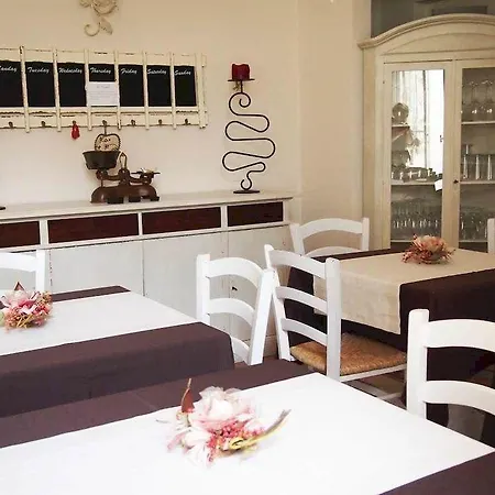 فندق La Viareggina 2*